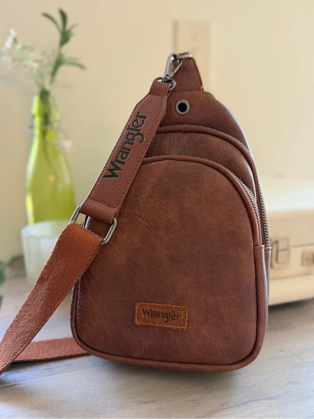 Wrangler Brown Leather Crossbody Sling Bag - Picture 2 of 6